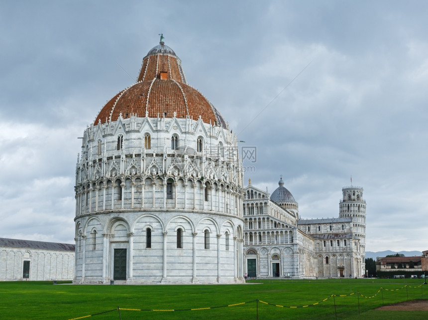 PiazzadeiMiracoli圣约翰洗手间建造15236比萨大教堂建造1063十三和皮萨利宁塔建造17360所有人都无法辨认图片