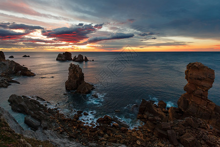 叠层岩石海洋阿尼亚高清图片