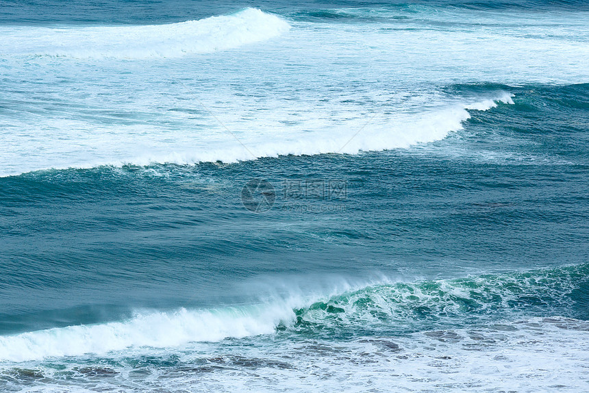 有泡沫的海洋波浪自然背景图片