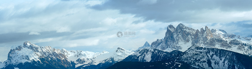 从RittnerHorn意大利处可以看到美丽的冬山全景图片