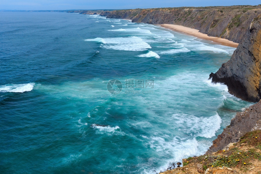 夏季大西洋海岸景观沙滩AljezurAlgarve葡萄牙阿尔加维图片