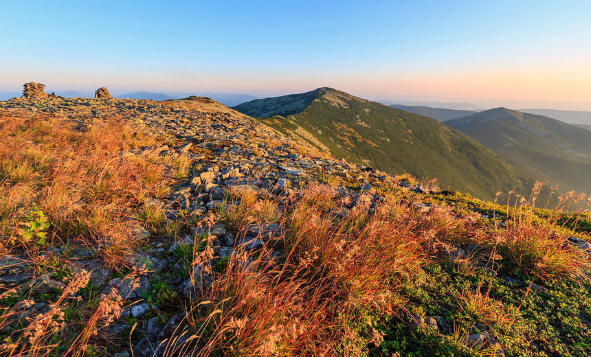 喀尔巴阡山最高风景来自伊赫罗维茨山乌克兰Gorgany的石峰顶图片
