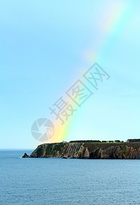 彩虹海大西洋夏季晚上岩石海岸景观靠近LuarcaAsturiasBiscay湾西班牙背景