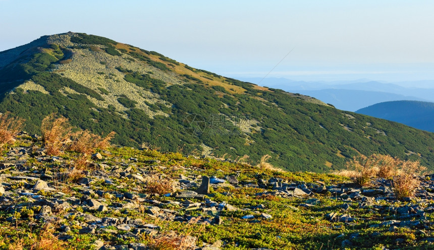 夏晨喀尔巴阡山地貌伊赫罗维茨山顶乌克兰甘基图片