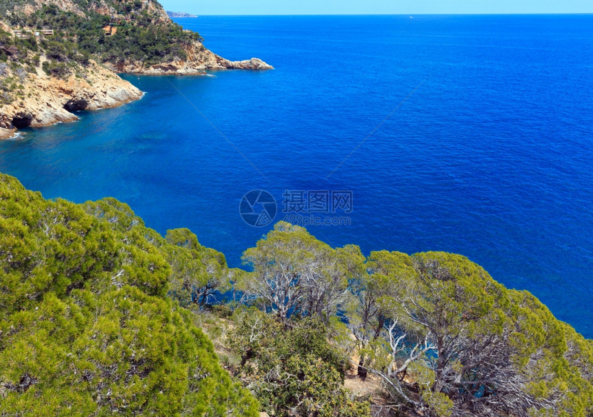 夏季海洋岩石岸景观西班牙科斯塔布拉瓦卡开罗海滩附近图片