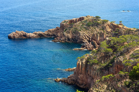 布拉瓦海岸巴塞罗那和帕拉莫斯之间的海岸线科斯布拉瓦加泰罗尼亚西班牙背景