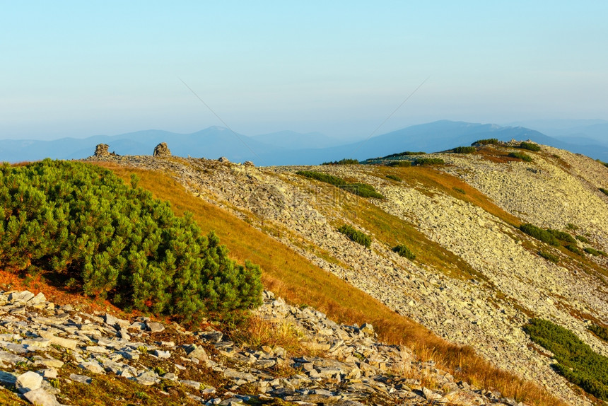 喀尔巴阡山最高风景来自伊赫罗维茨山乌克兰Gorgany的石峰顶图片