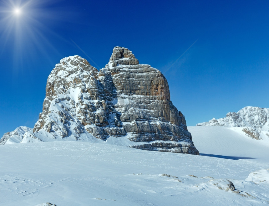 Dachstein山上丘的冬季阳光景色奥地利图片