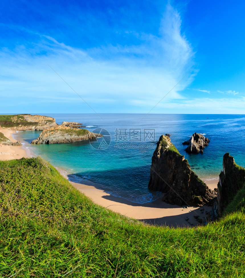 桑迪梅索塔海滩西班牙阿斯图里亚夏季大西洋海岸线风景有岩石层图片