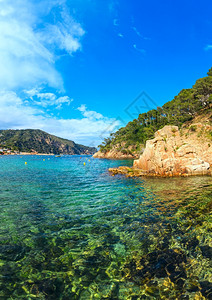 布拉瓦海岸夏季海岩岸观察Palamos附近CostaBrava加泰罗尼亚西班牙加泰罗尼亚两针缝合图像背景