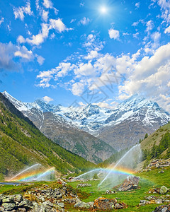 萨默阿尔卑斯山瑞士泽尔马特附近灌溉水龙头中的彩虹图片