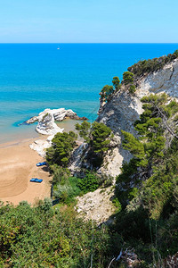 夏季亚得里亚海海滩丽都意大利普利亚加加诺半岛维斯特图片