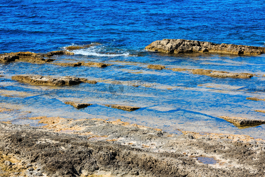 Massolivieri夏季海岸意大利西里拉库萨上的地质结构图片