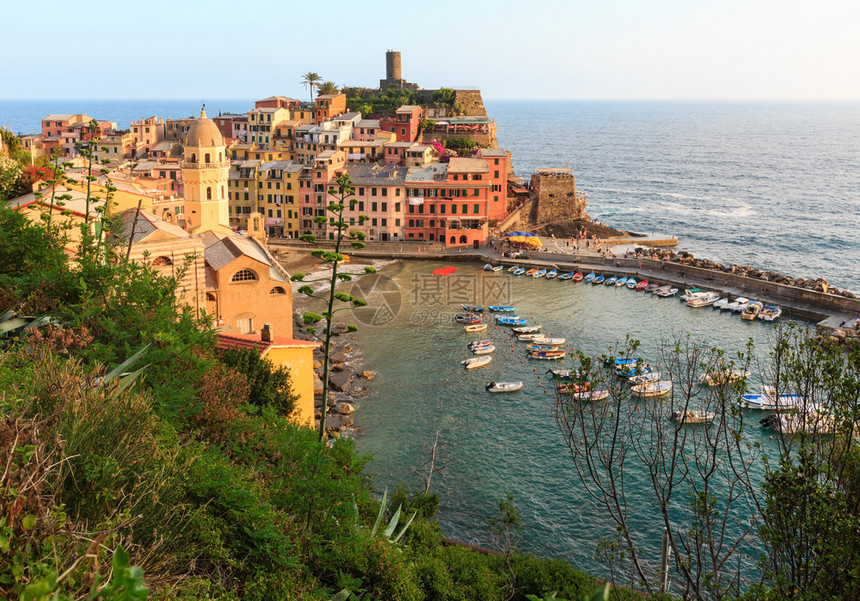 在意大利古里亚Liguria的CinqueTerreRationalPark五个著名的村庄之一图片