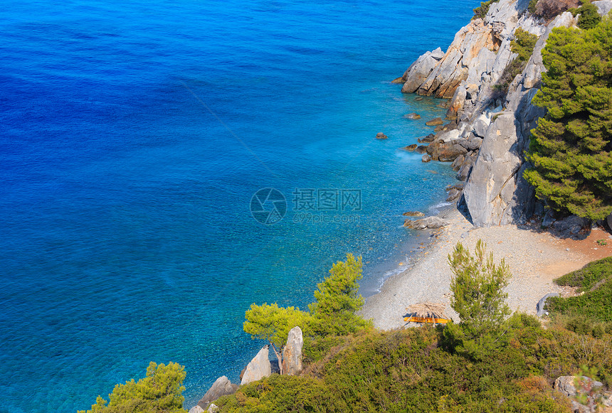 夏季海滨早晨风景水和海滩清澈卡桑德拉半岛Halkidiki希腊图片