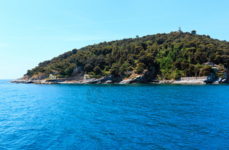 蒂诺岛美丽的岩石海岸有灯塔靠近波托韦内雷PortovenerePoulfofPoetsCinqueTerre公园LaSpezia背景