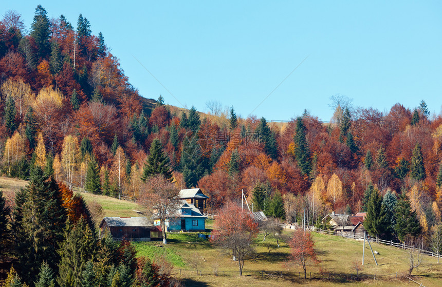 秋天喀尔巴阡山乡村景观乌克兰伊瓦诺弗基夫斯克州农村景象图片