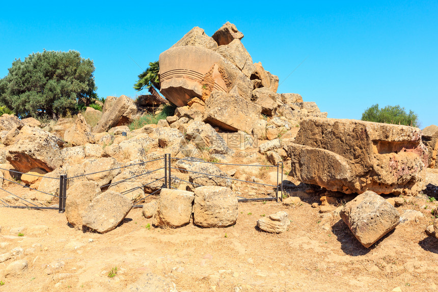 宙斯寺在著名的古老寺庙谷意大利西里Agrigento教科文组织世界遗产地的废墟图片