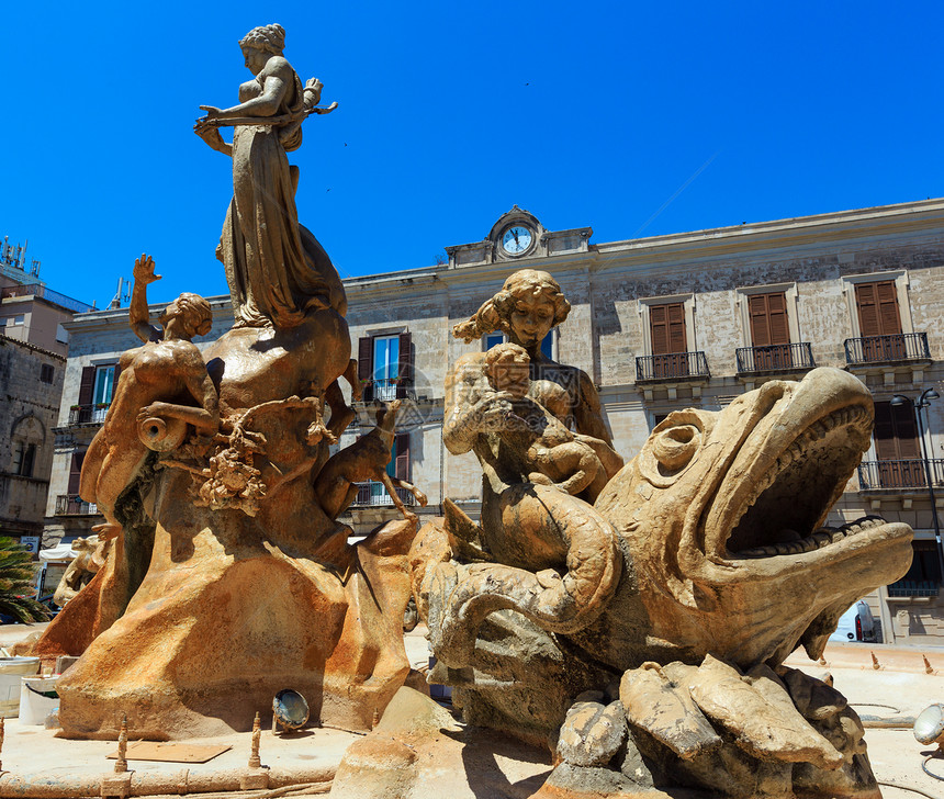 Diana喷泉1907年由GiulioMoschetti安装位于锡拉库萨市中心位于意大利西里锡拉丘兹市的Ortigia岛西里旅游图片