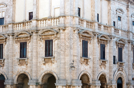 意大利托斯卡纳锡耶省Grande与PalazzoTarugi的Grande广场主背景图片