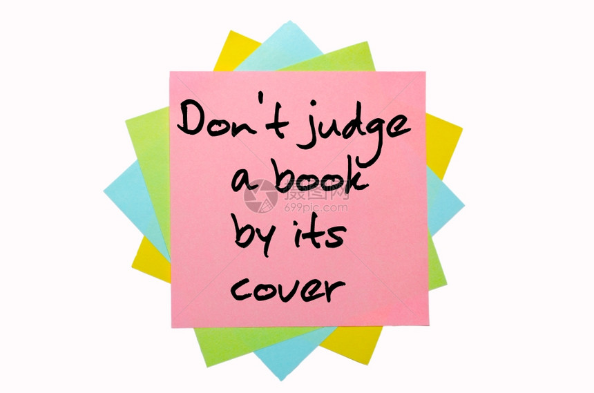 文字不要用封面判断一本书用手字写在一堆彩色粘贴笔记上图片