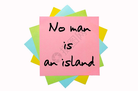 文本中没有男人是一个岛用手字写在一堆彩色粘贴笔记上图片