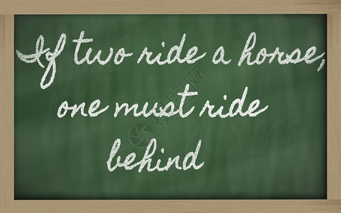 黑字笔迹如果两个人骑马一必须骑在后面图片