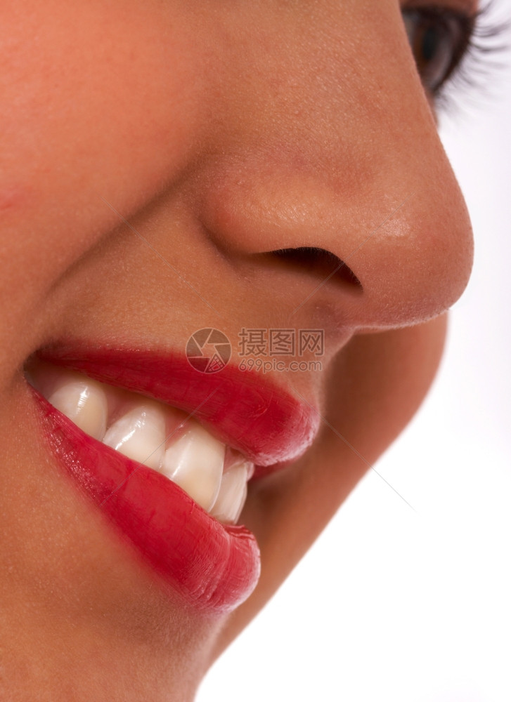 吸引人的女孩与红唇舌微笑图片