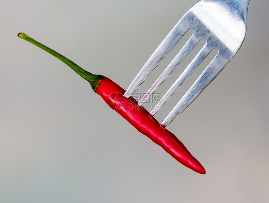 叉子上的辣椒意味着红辣椒和胡椒图片