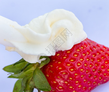 草莓和奶油红新鲜水果图片