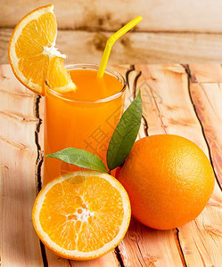 代表热带水果和刷新的橙汁饮料图片