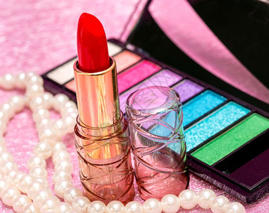 红唇膏表示美容产品和化妆图片
