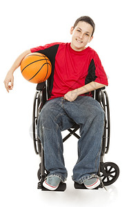 残疾小男孩喜欢打篮球全身孤立在白色上图片