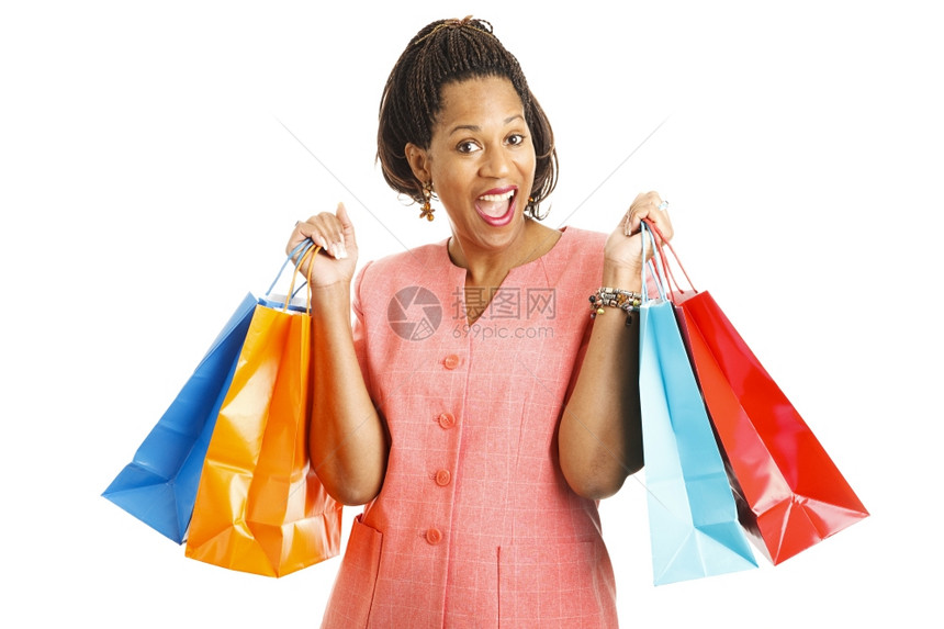 带着购物袋的非洲美籍快乐女人孤立在白色上图片