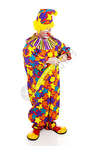 玩具小丑小丑把气球扭曲成动物的形状全身被隔离背景