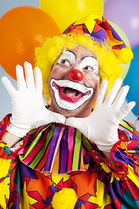 可爱的生日小丑做爵士手势图片