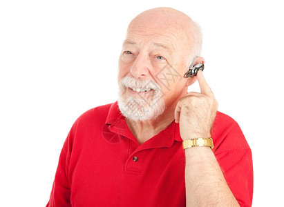 老人用手无寸铁的机耳环孤立在白色上图片
