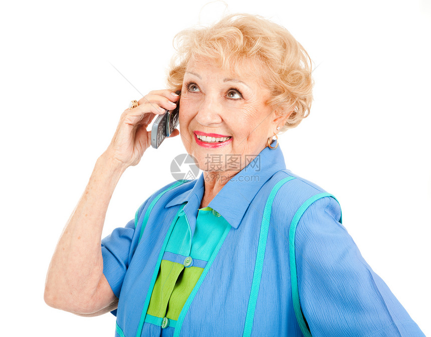 漂亮的快乐老女人在用她手机说话孤立在白色上图片