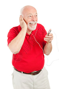 长得帅的老人喜欢听轻便的mp3播放器上的音乐孤立在白色上背景图片