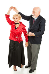 高年男子在他们一起跳舞时挥着妻子的脚步全身都是白的图片