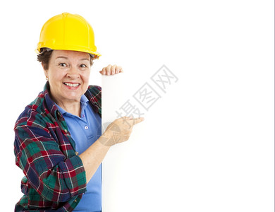 女建筑工人指着一个空白的标志孤立在白色上图片