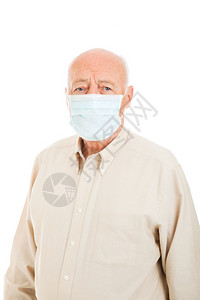 身戴外科面罩的老人 身穿白衣,着图片