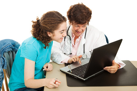 医生和病人检查电脑上的医学信息孤立的白色图片