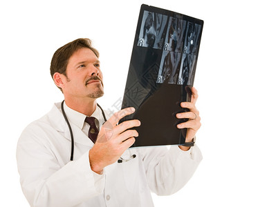 检查病人核磁共振结果的英俊医生背景图片