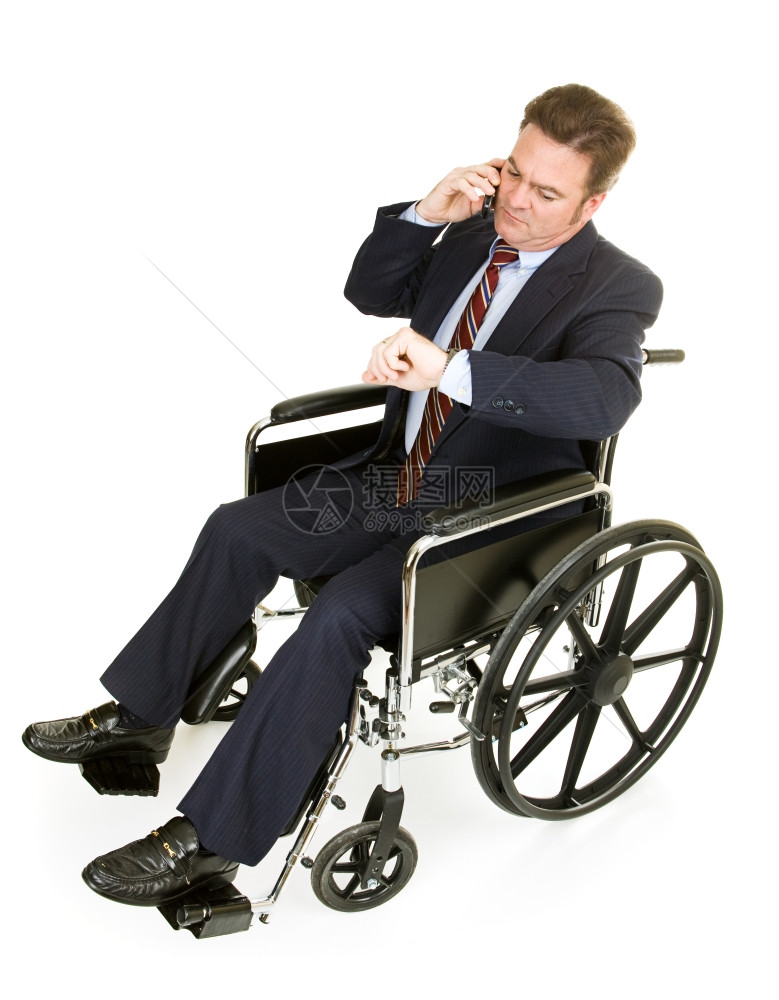 坐在轮椅上的商人电话说检查时间全身被白色隔离图片