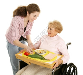 一名坐轮椅的年长妇女图片