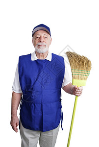 一个无法退休的老人在折扣商店当清洁工冒着扫帚充图片