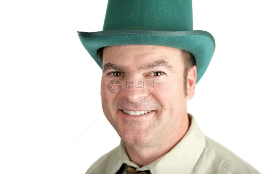 圣帕特里克节时身着绿色衣服穿的爱尔兰血统英俊男子图片