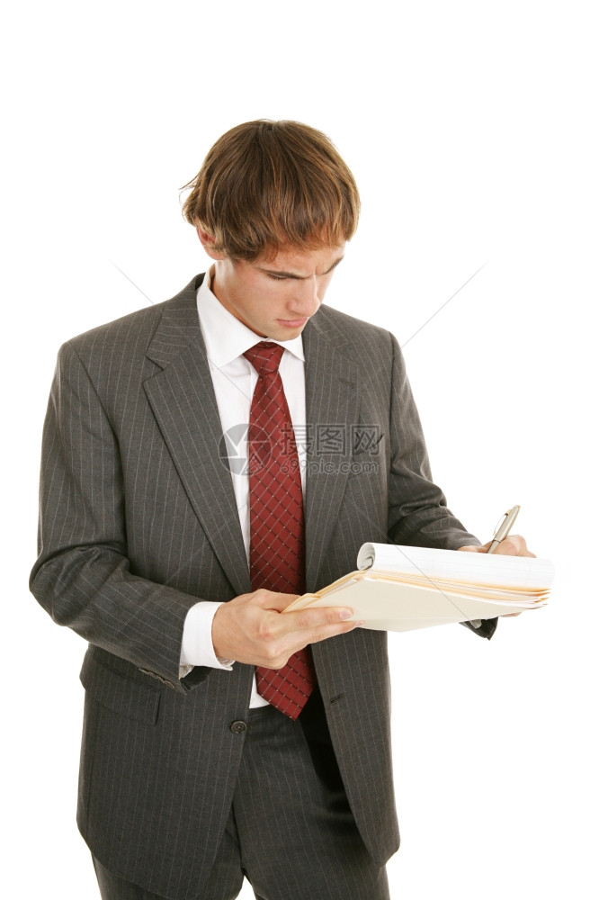英俊的年轻商人在笔记本上处理一个问题孤立在白纸上图片