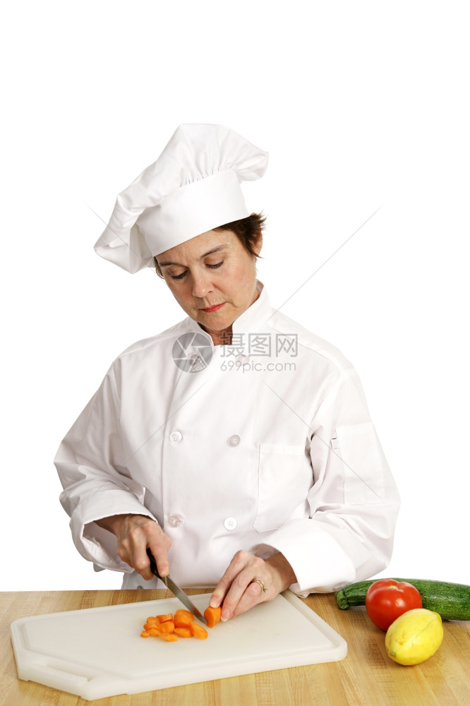 一个忙于切菜的厨师正在制作一种配方图片